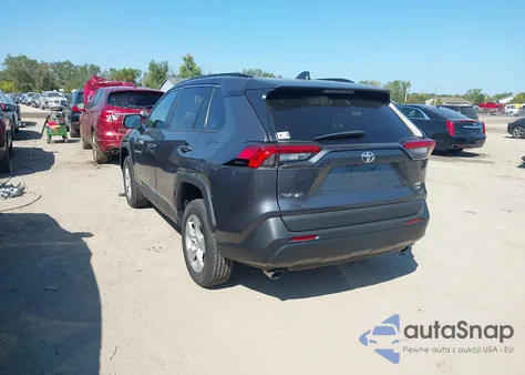 2021 Toyota Rav4 Xle z USA, uszkodzony, nr VIN 2T3P1RFV5MW221775